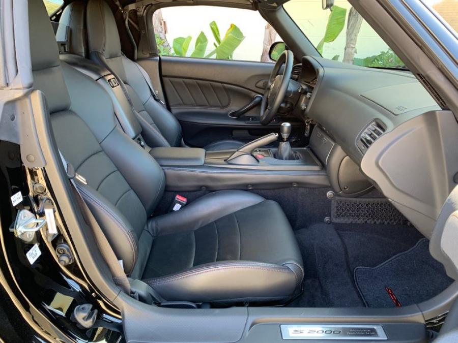Интерьер Honda S2000 Berlina Black 2009 года  (фото 27 из 41)